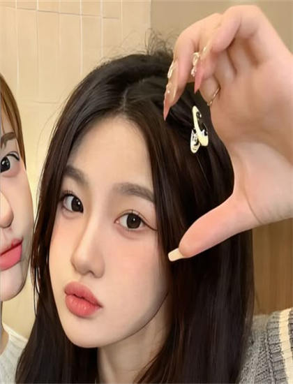 邪典电影人物解析：《他们发现了地狱》中的无人机拍摄的视角与稳定性 认识人物与故事的互动